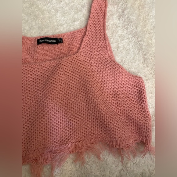 PrettyLittleThing‎ Plus Pink Raw Hem Knit Crop Top - Picture 2 of 6